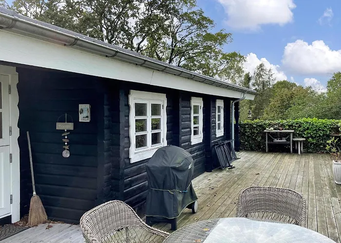 Cozy Log With A Panoramic View Glesborg